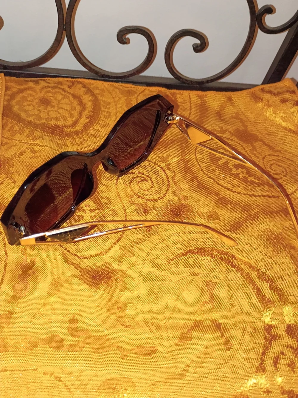 Prada PR 16WS Burgundy Ombre Geometric Sunglasses Open Gold Wire Logo Arm